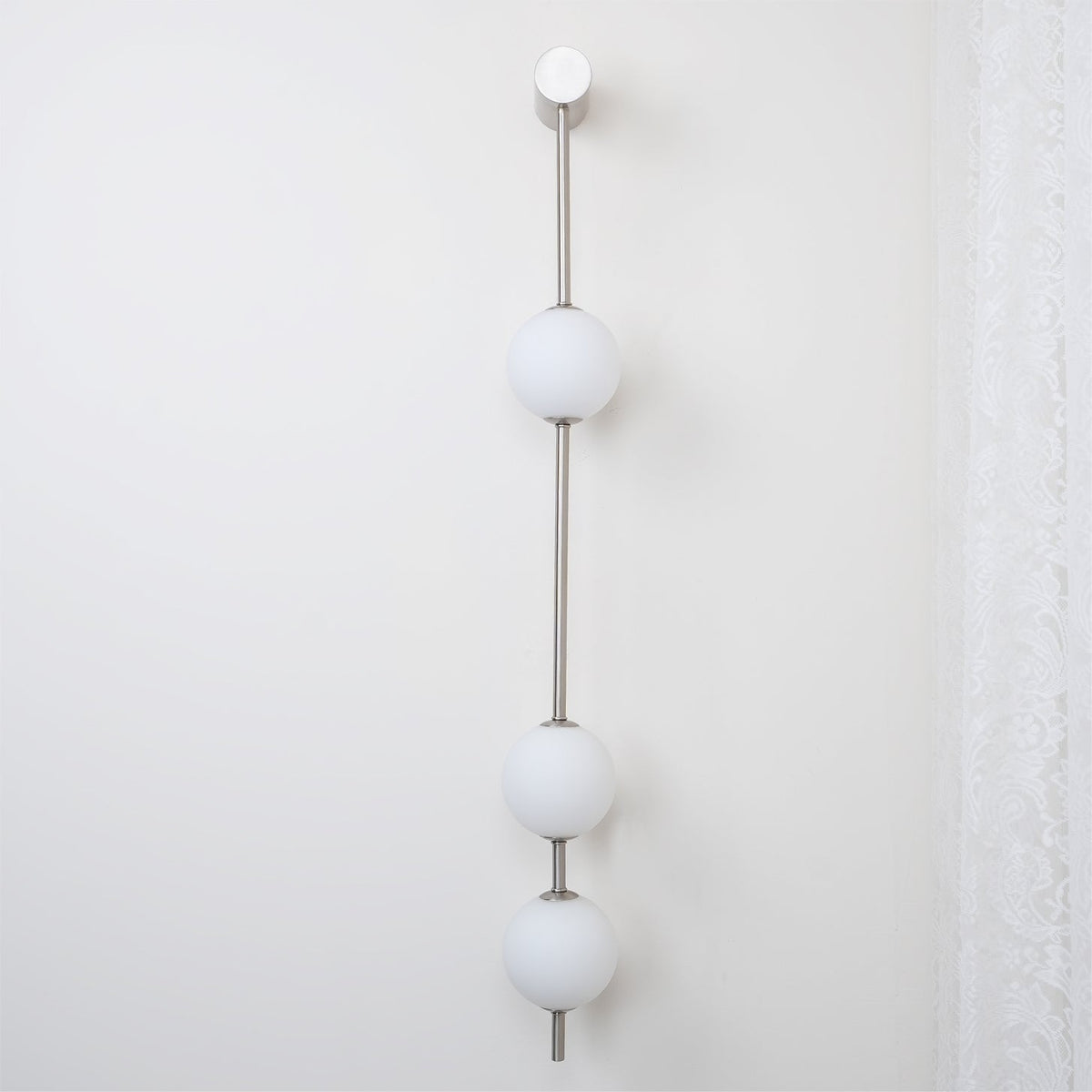 Vertical Balls Wall Lamp