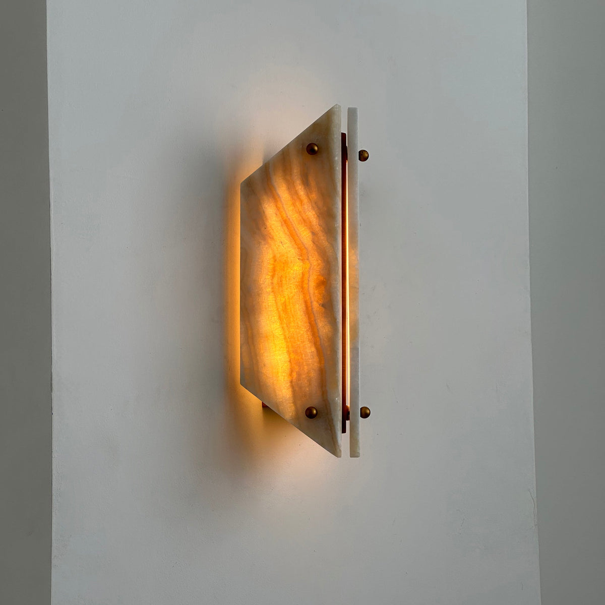 vivien-stone-wall-lamp