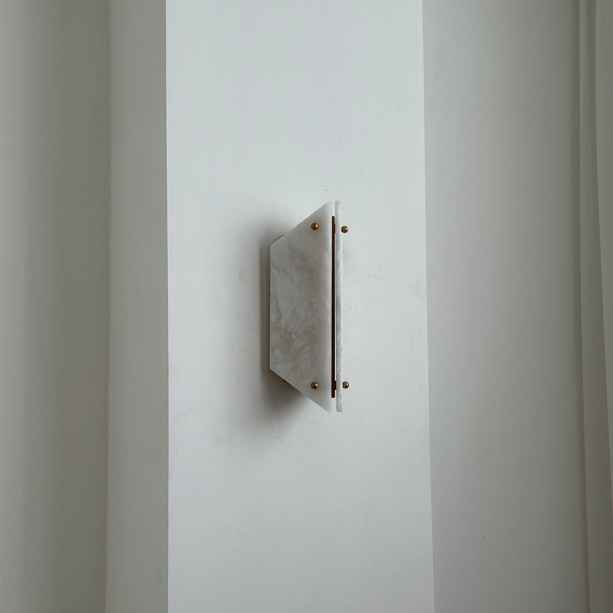 vivien-stone-wall-lamp