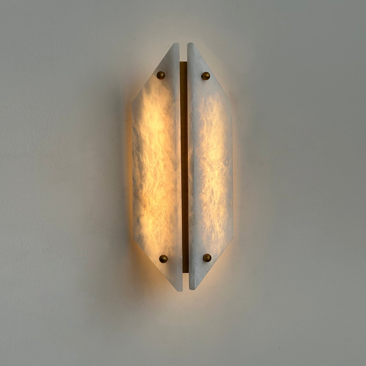 vivien-stone-wall-lamp