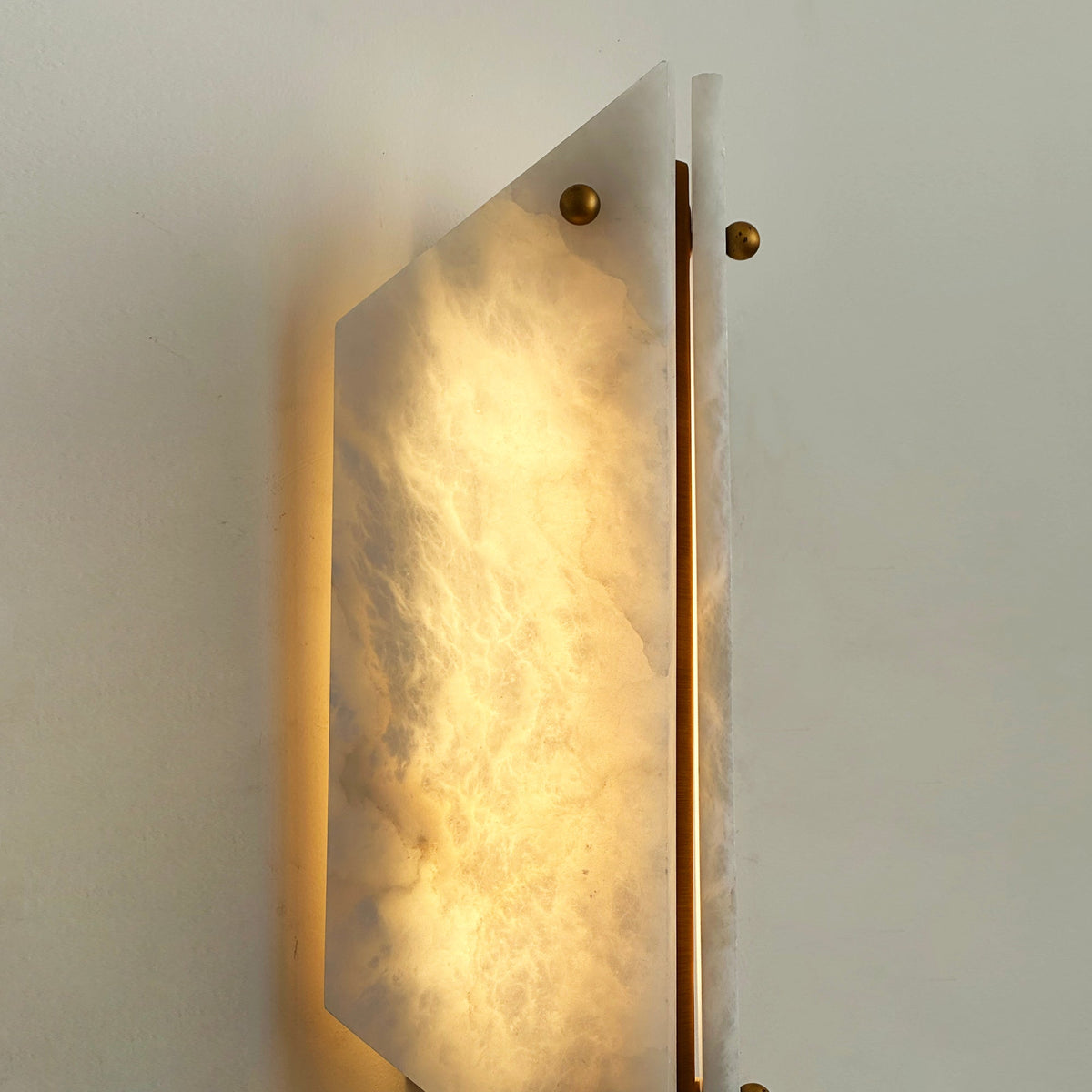 vivien-stone-wall-lamp