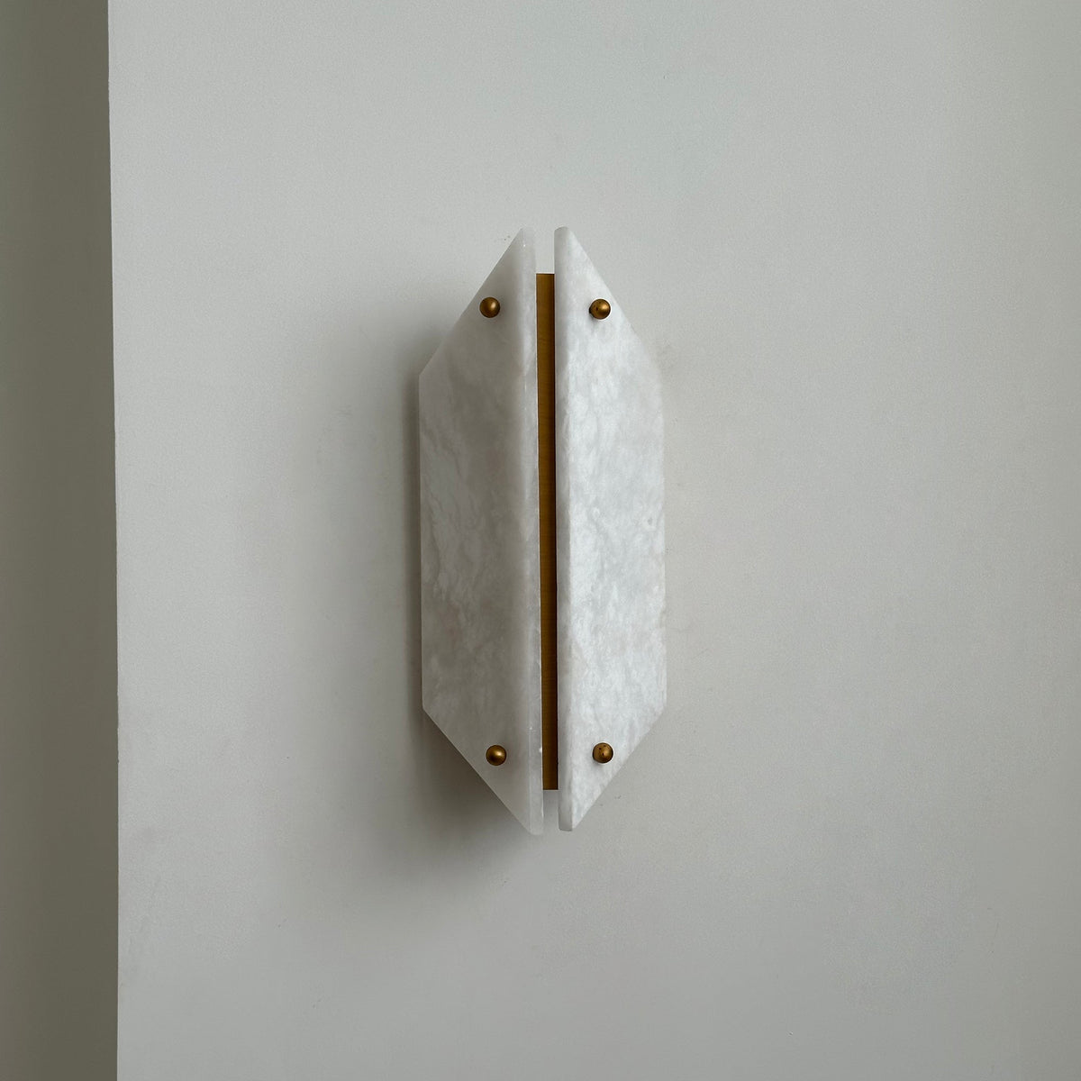 vivien-stone-wall-lamp