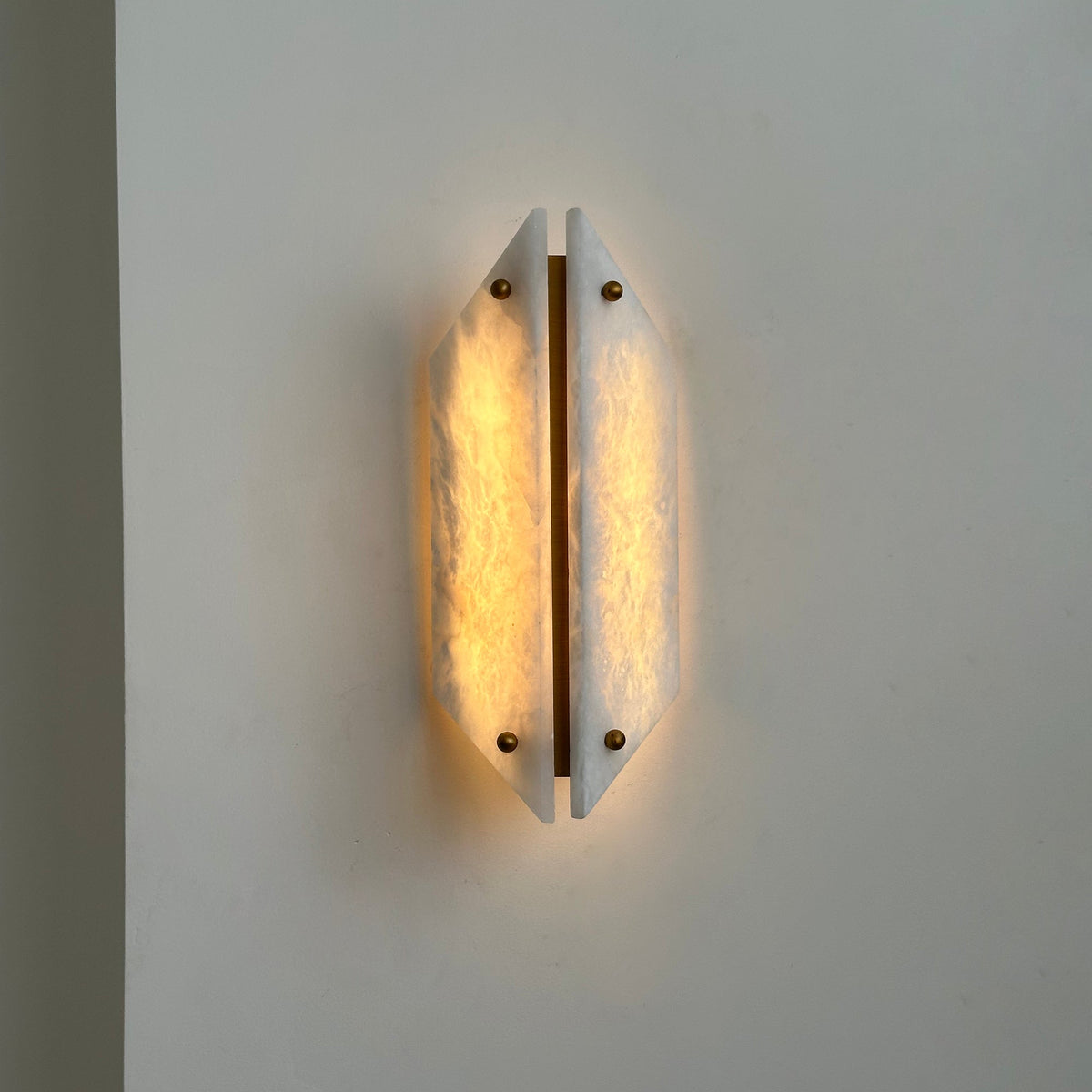 vivien-stone-wall-lamp