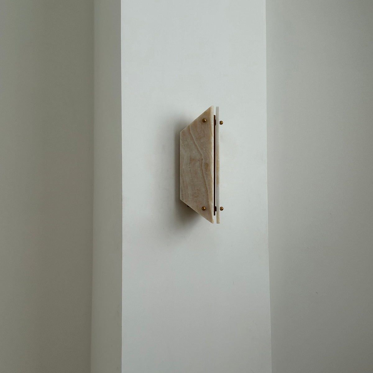 vivien-stone-wall-lamp