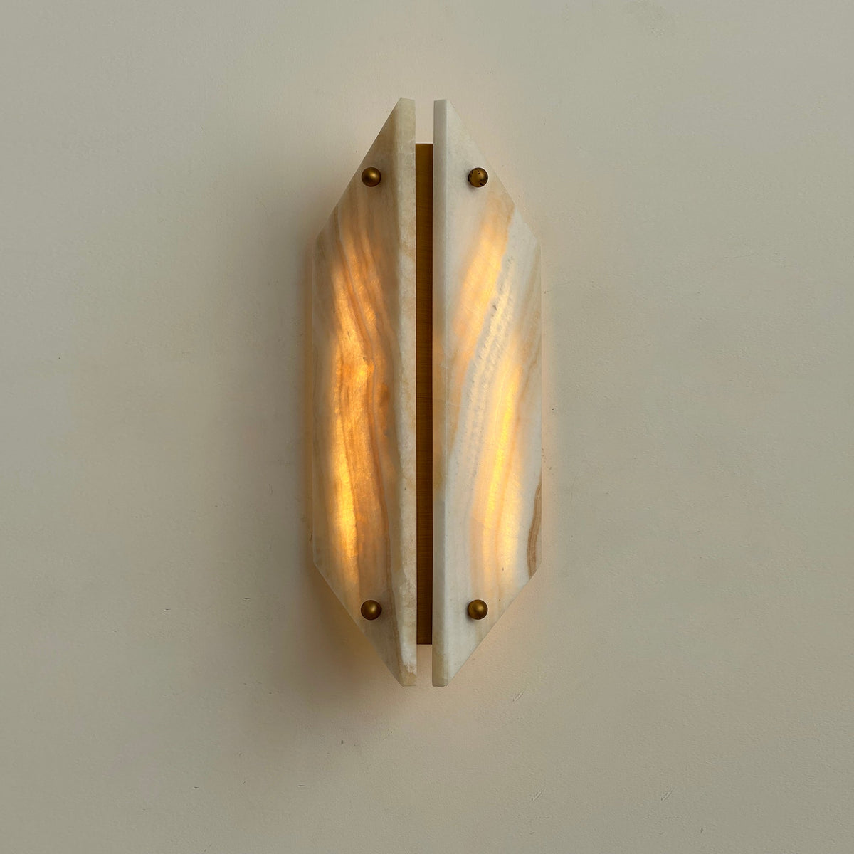 vivien-stone-wall-lamp