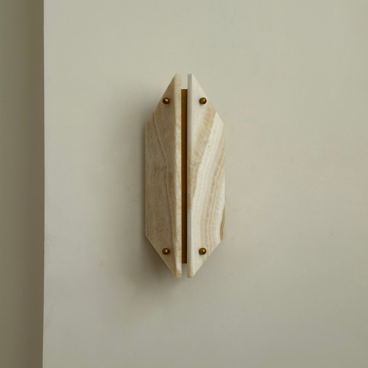 vivien-stone-wall-lamp