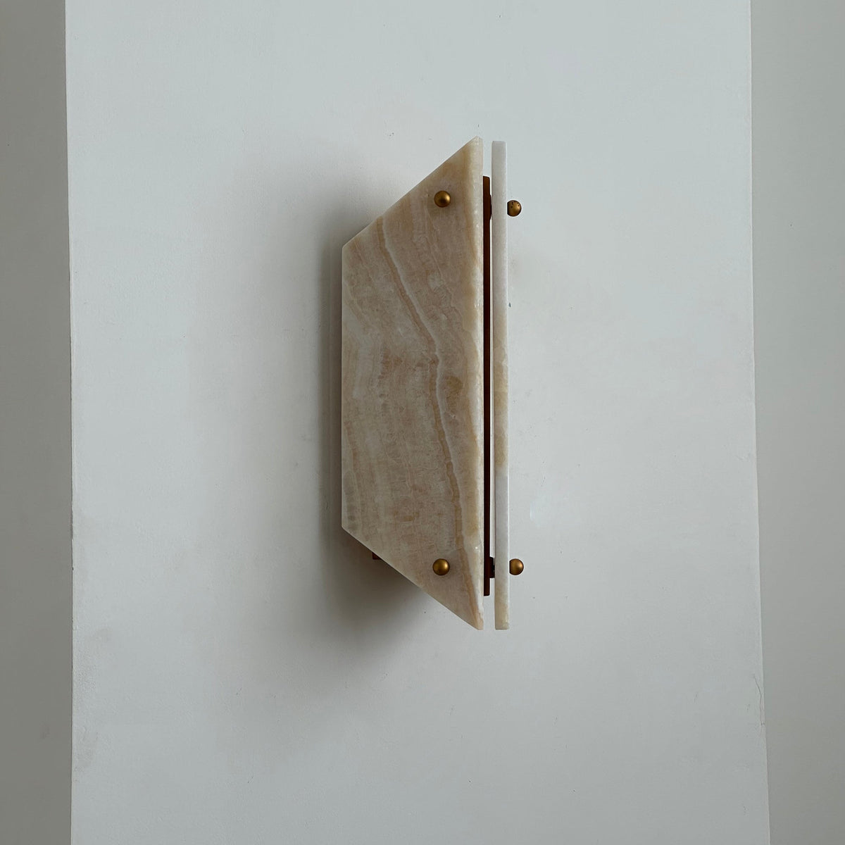 vivien-stone-wall-lamp