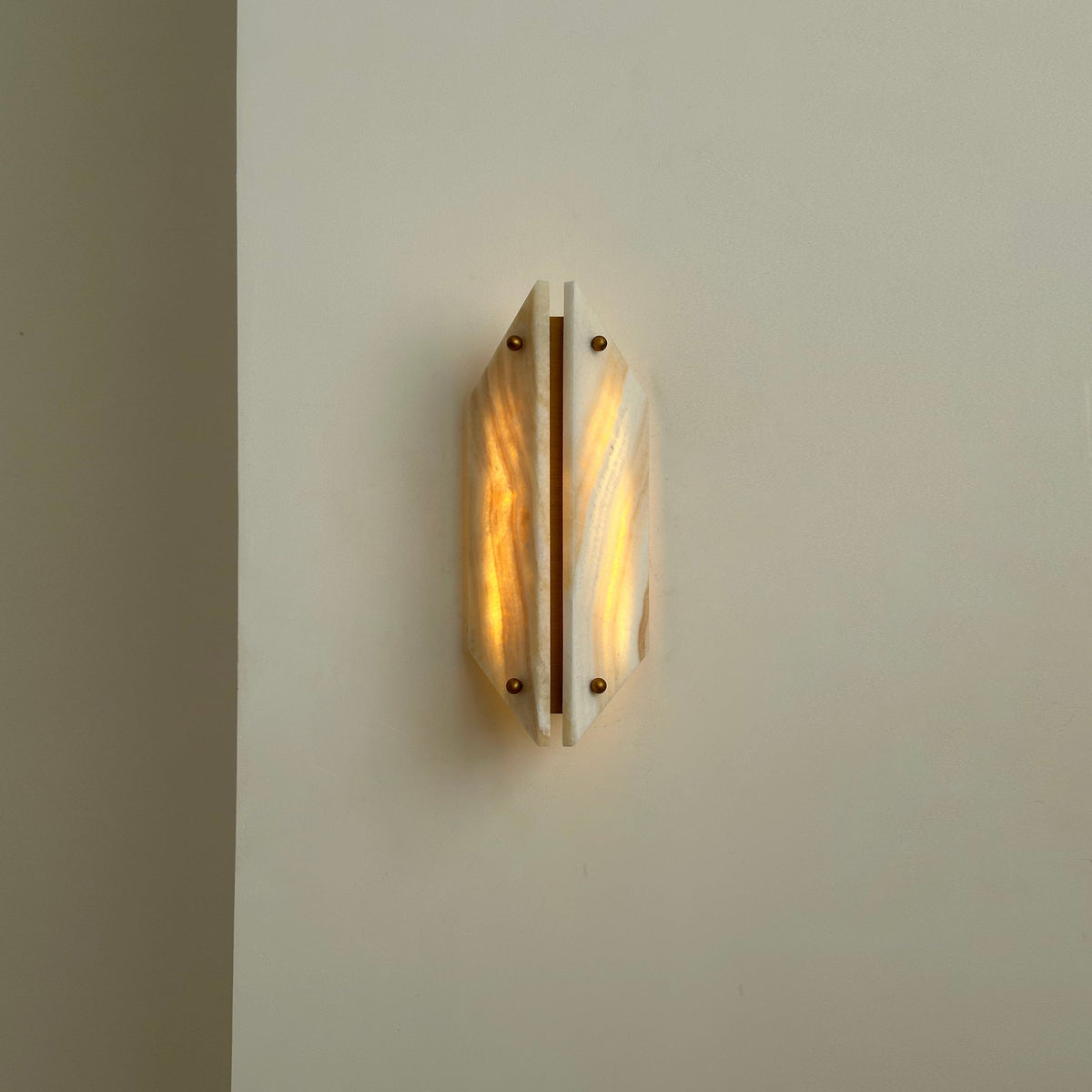 vivien-stone-wall-lamp