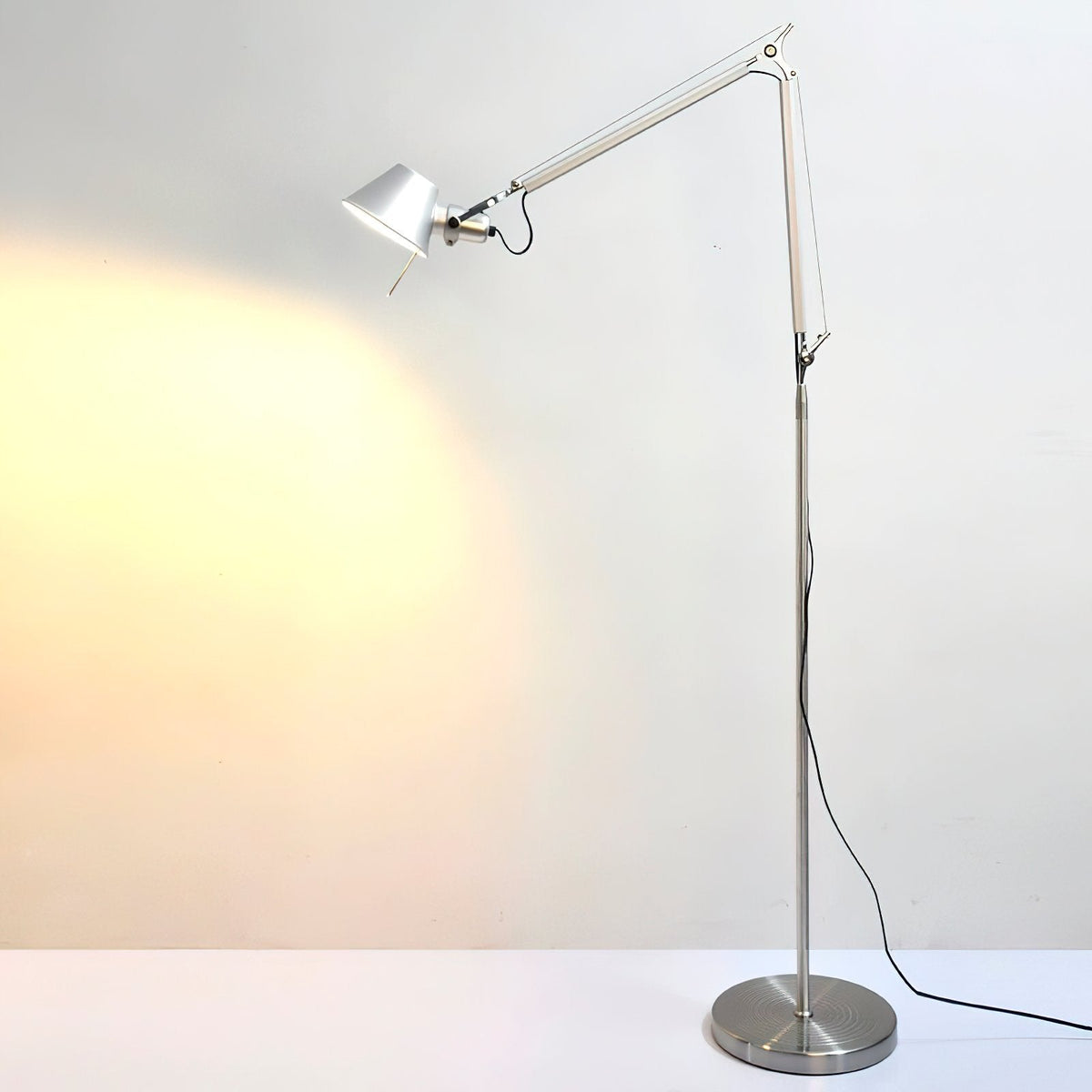 Volee Modern Floor Lamp