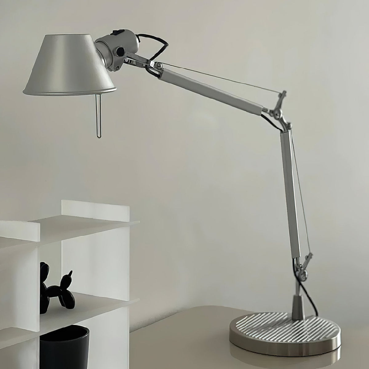 Volee Modern Table Lamp