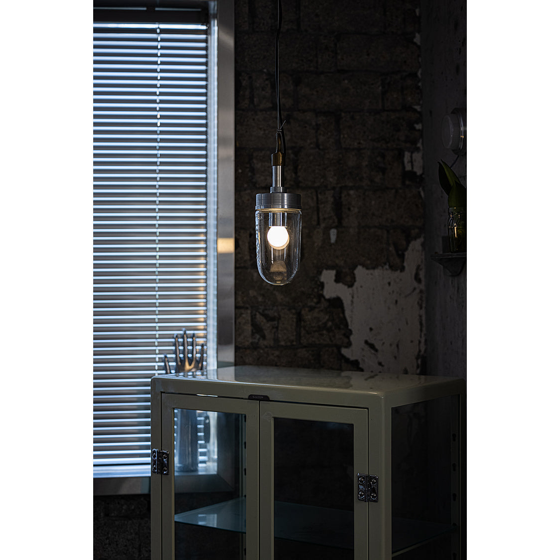 well-glass-pendant-lamp