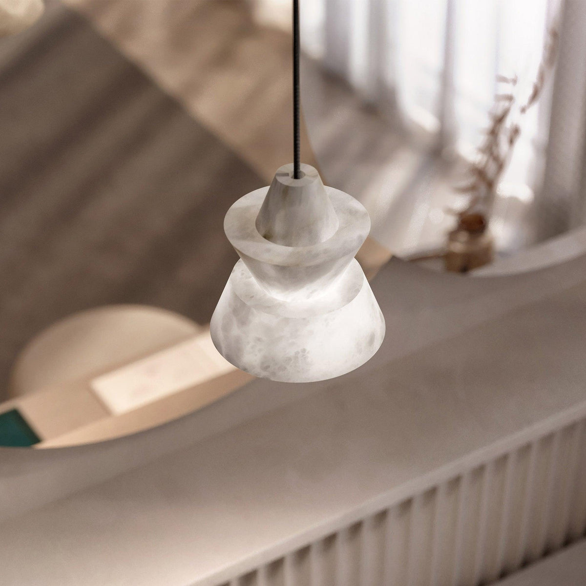 Strata Alabaster Pendant Light – Modern Sculptural Ceiling Lamp