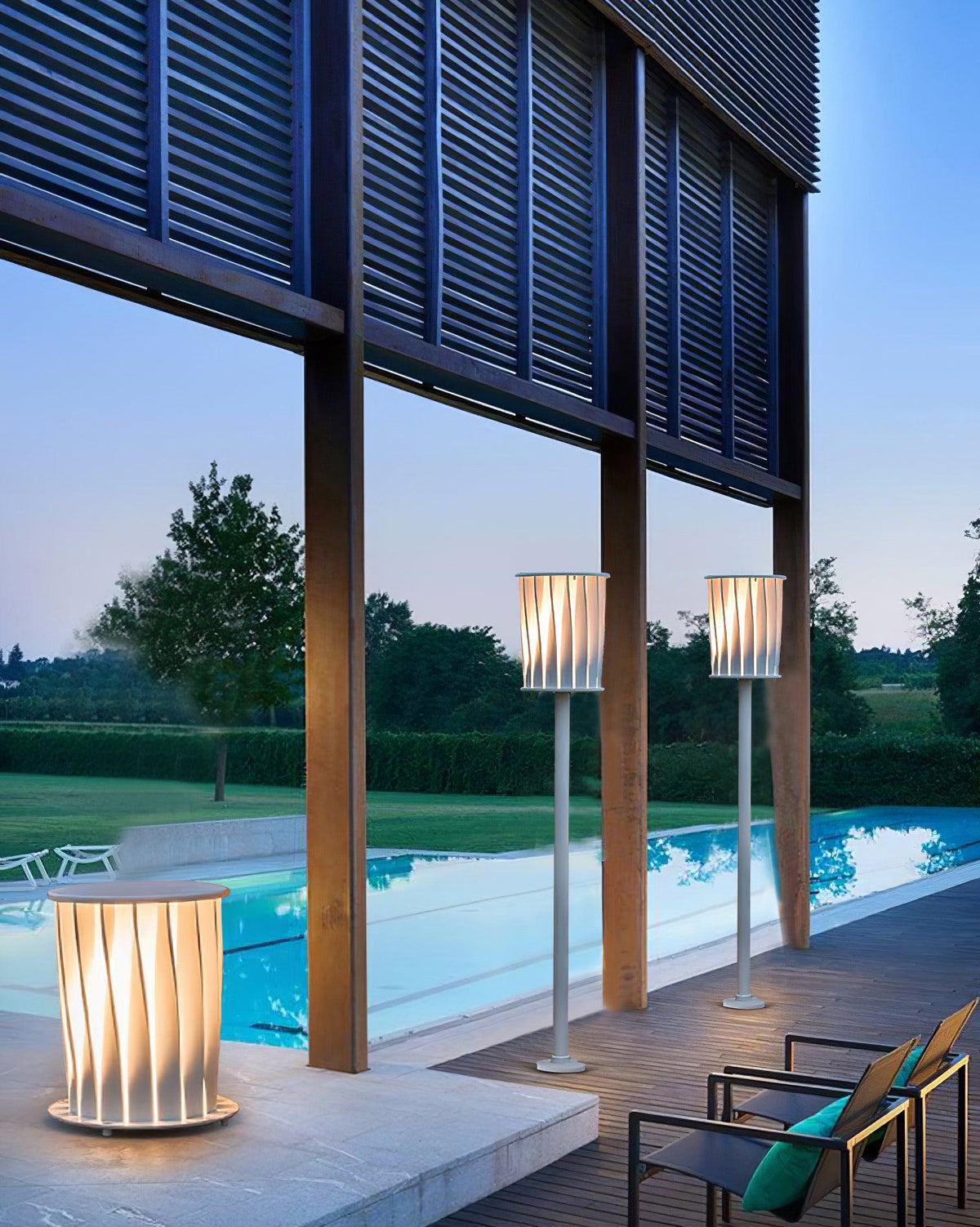 White Column Outdoor Floor Lamp – Modern Aluminum Garden Light