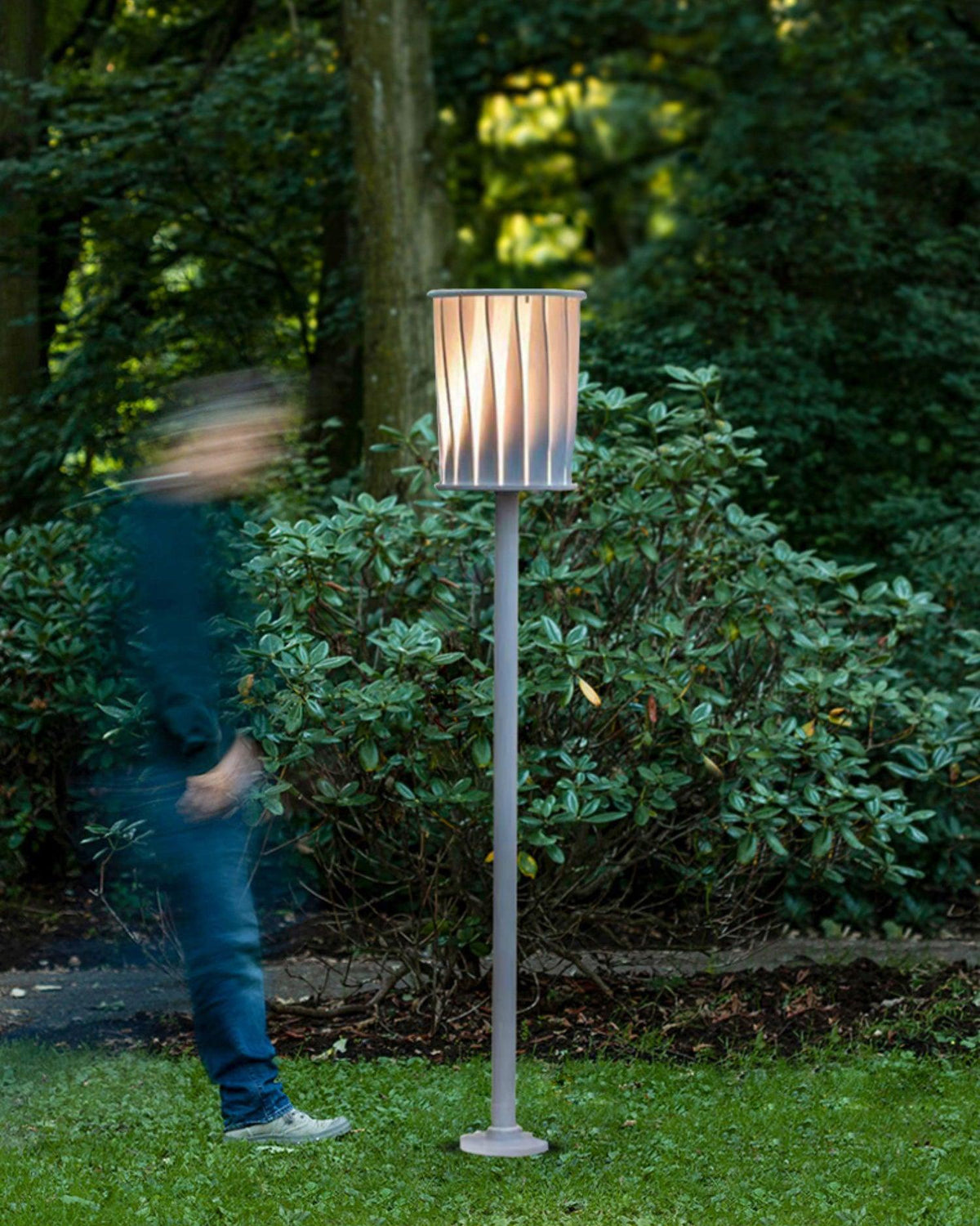 White Column Outdoor Floor Lamp – Modern Aluminum Garden Light
