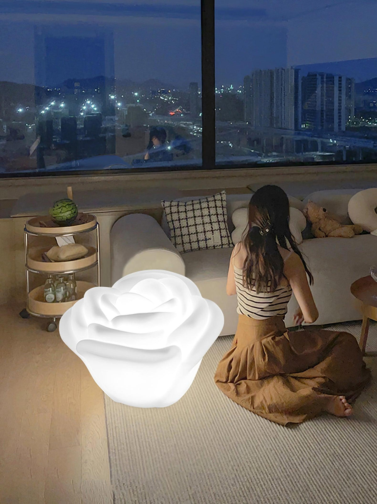 White Rose LED Table Lamp – Sculptural Petal Design for Modern Interiors