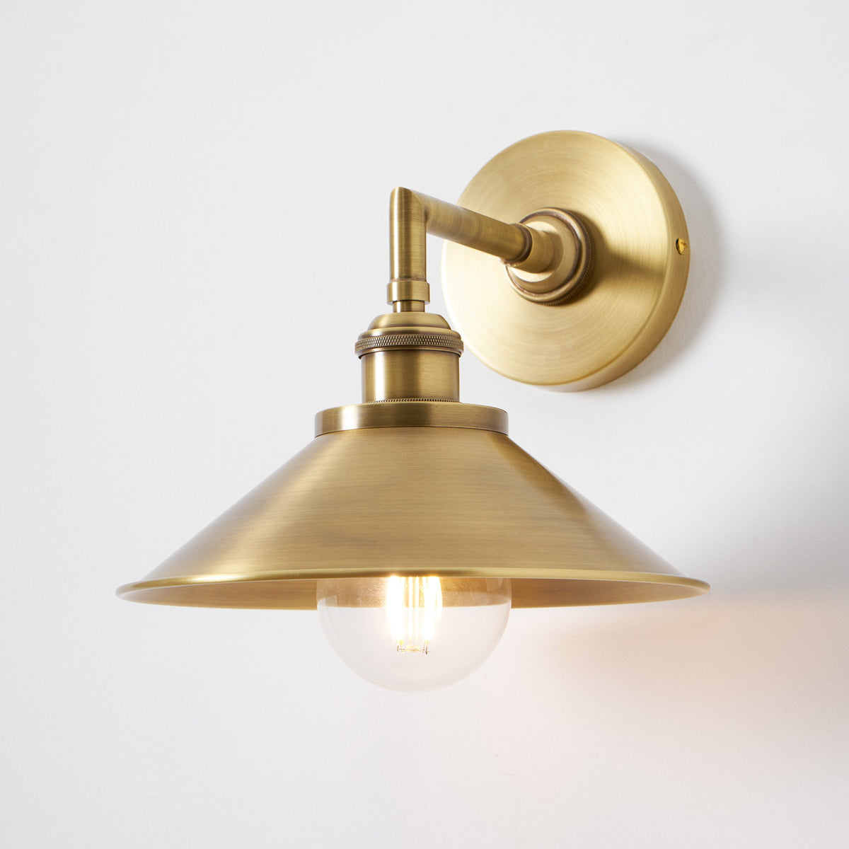 whizzer-wall-lamp