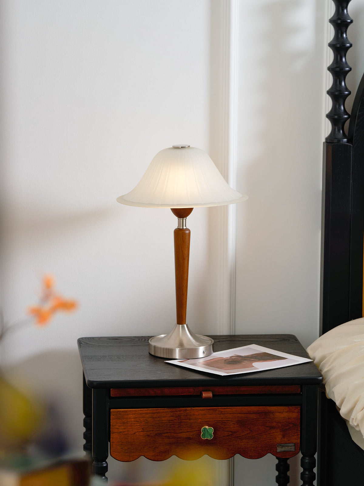 Winston Vintage Table Lamp – Fluted Glass & Walnut Wood LED Desk Lamp