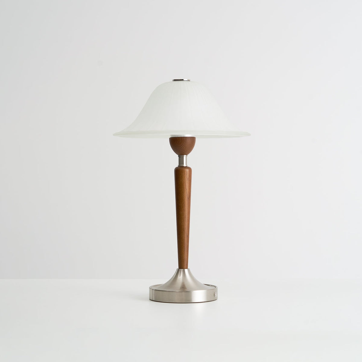 Winston Vintage Table Lamp – Fluted Glass & Walnut Wood LED Desk Lamp