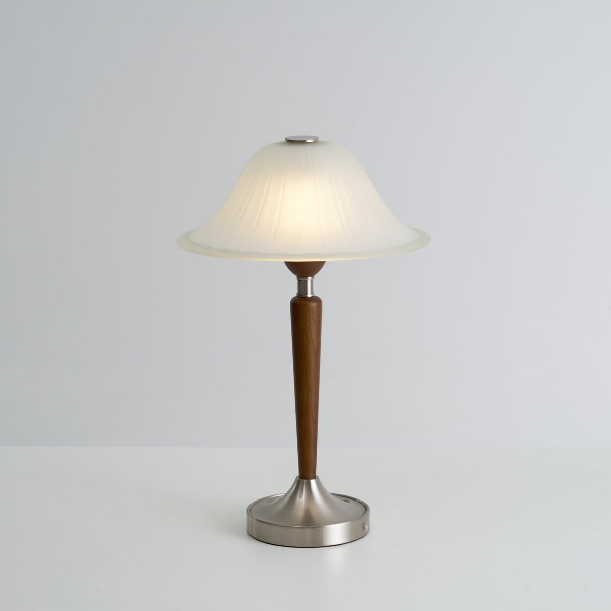 Winston Vintage Table Lamp – Fluted Glass & Walnut Wood LED Desk Lamp