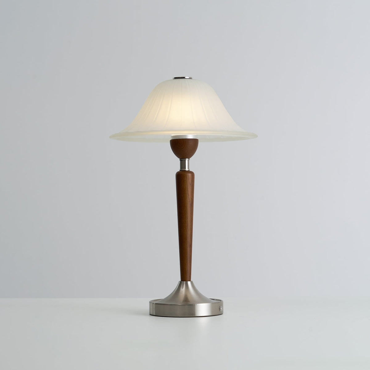 Winston Vintage Table Lamp – Fluted Glass & Walnut Wood LED Desk Lamp