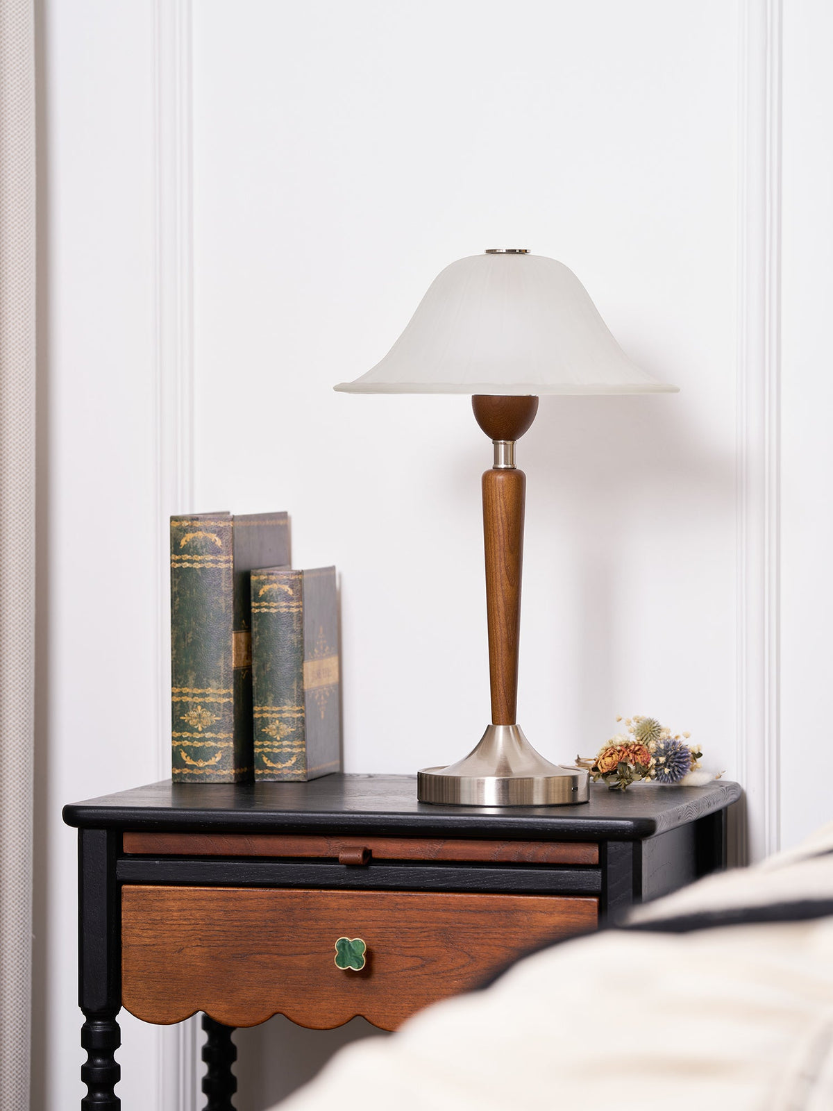 Winston Vintage Table Lamp – Fluted Glass & Walnut Wood LED Desk Lamp