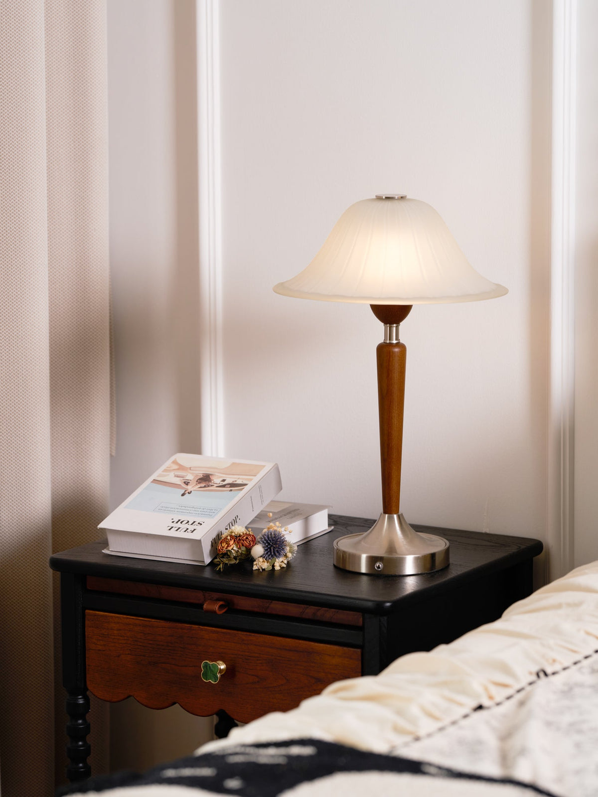 Winston Vintage Table Lamp – Fluted Glass & Walnut Wood LED Desk Lamp