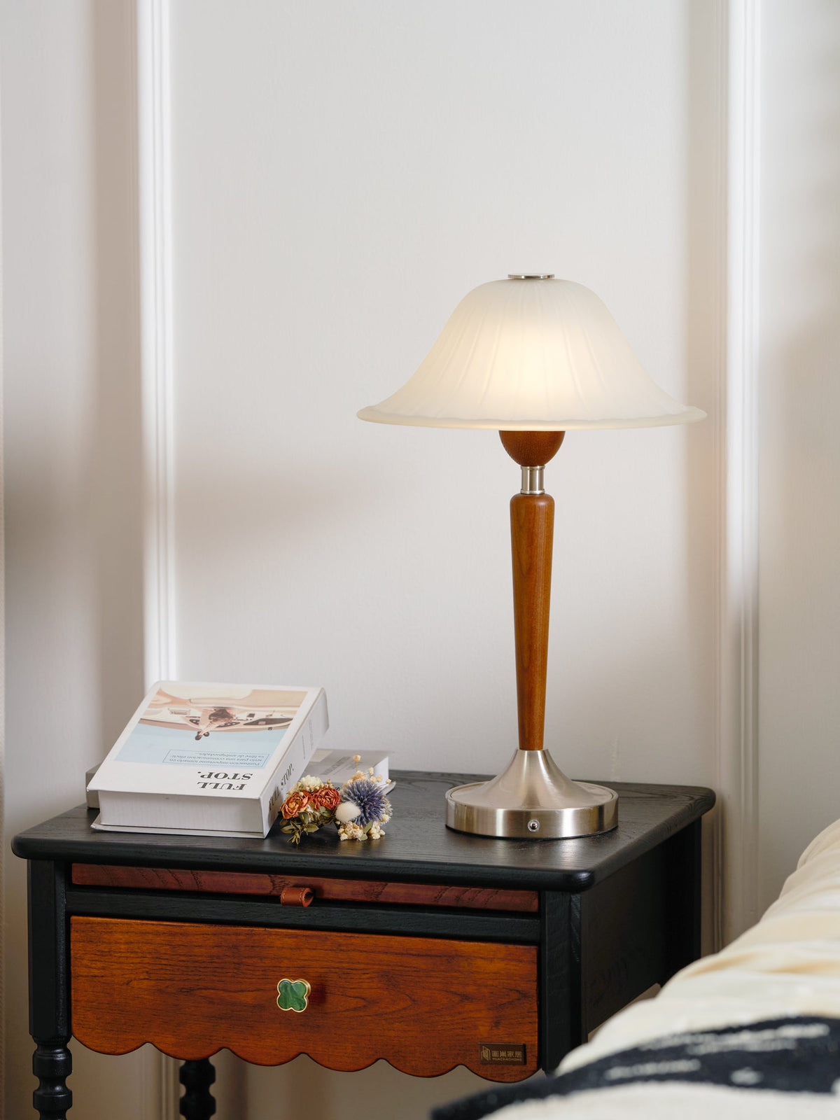 Winston Vintage Table Lamp – Fluted Glass & Walnut Wood LED Desk Lamp