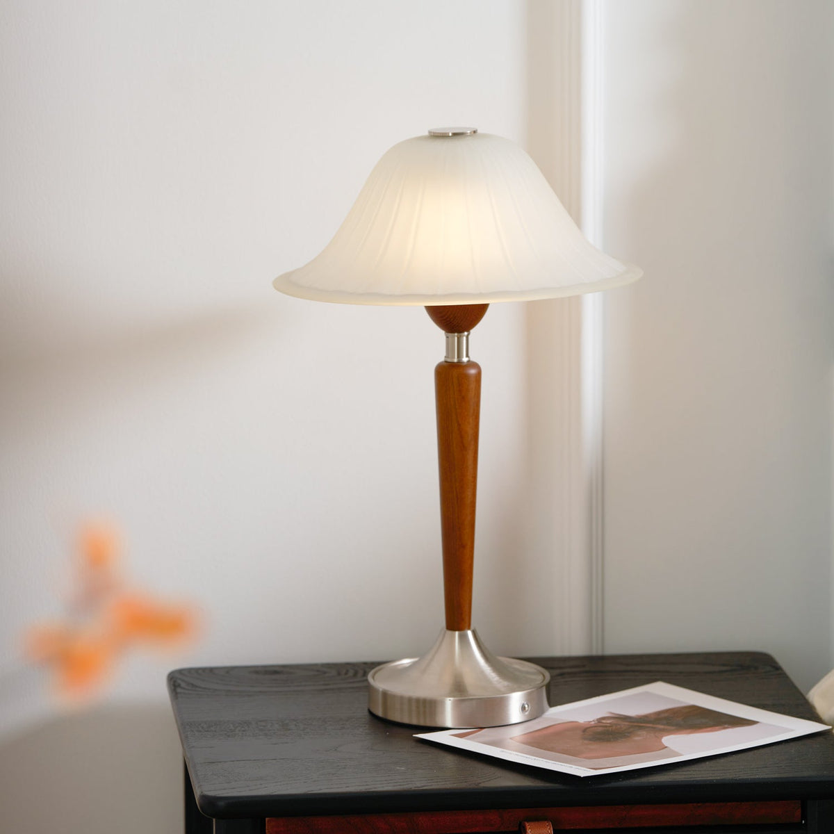 Winston Vintage Table Lamp – Fluted Glass & Walnut Wood LED Desk Lamp