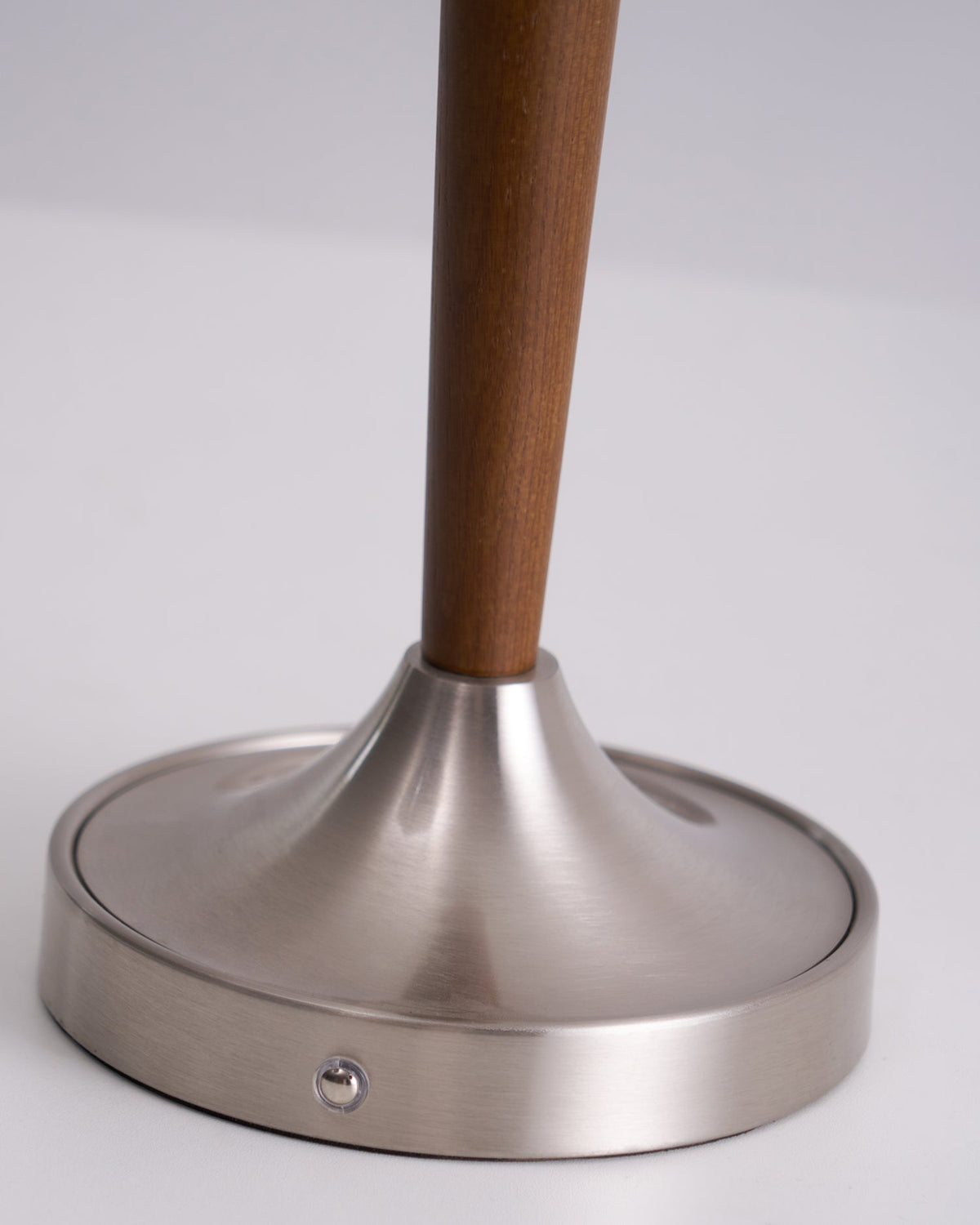 Winston Vintage Table Lamp – Fluted Glass & Walnut Wood LED Desk Lamp