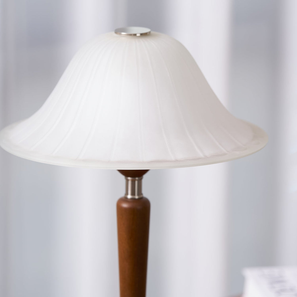 Winston Vintage Table Lamp – Fluted Glass & Walnut Wood LED Desk Lamp