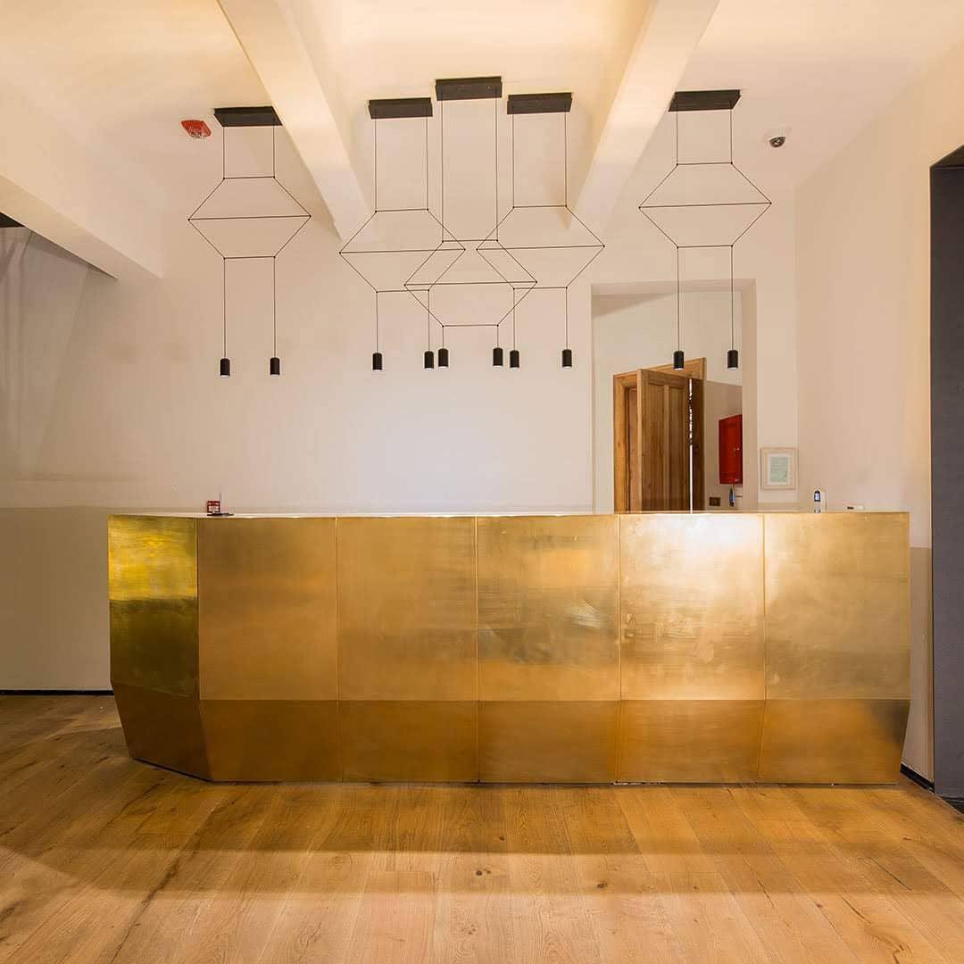 Line Art Pendant Light – Modern Linear LED Chandelier