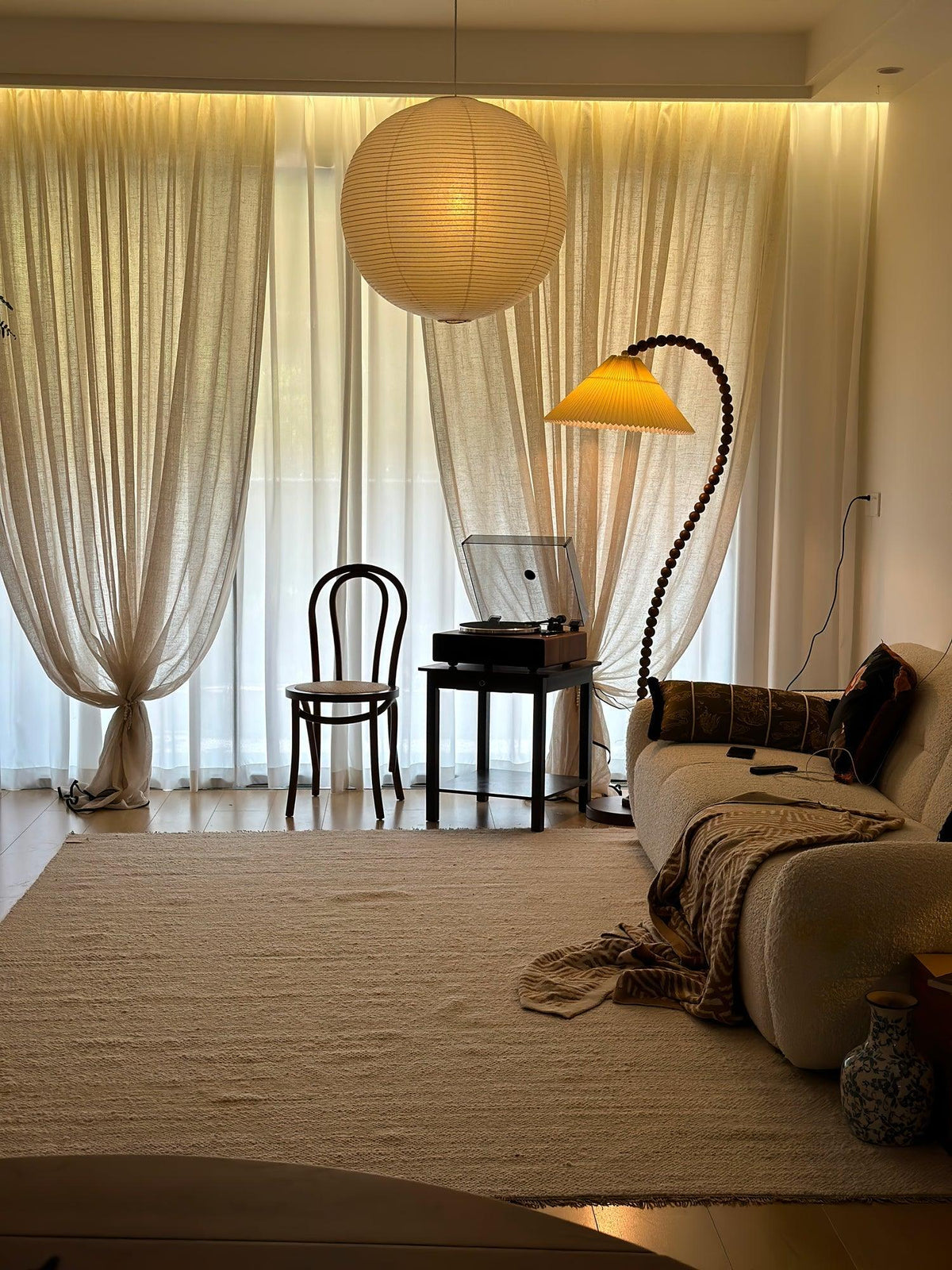 wooden-bead-floor-lamp
