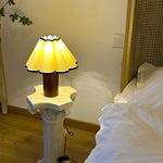 wooden-pillar-pleated-table-lamp