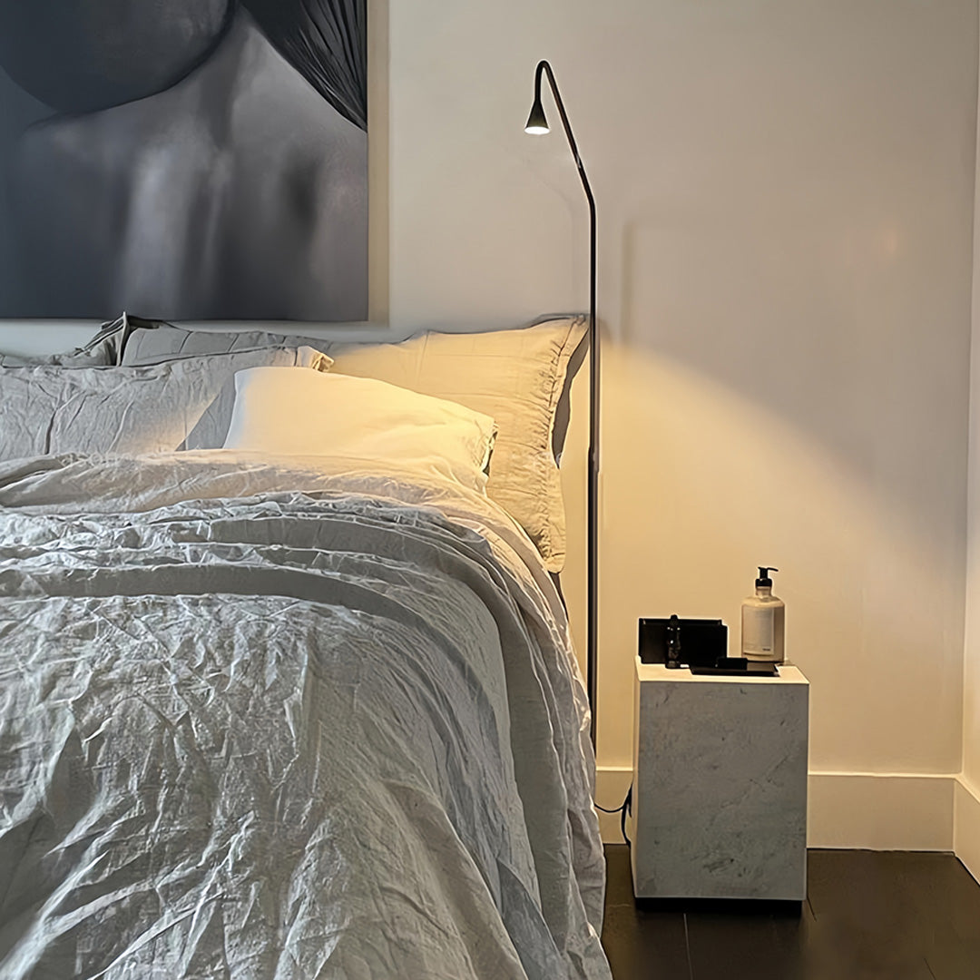 Black and Gold LED Floor Lamp – Minimalist Reading Light for Modern Interiors