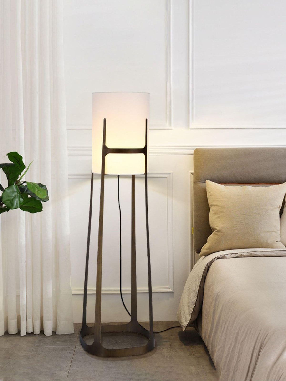 X L 04 Floor Lamp
