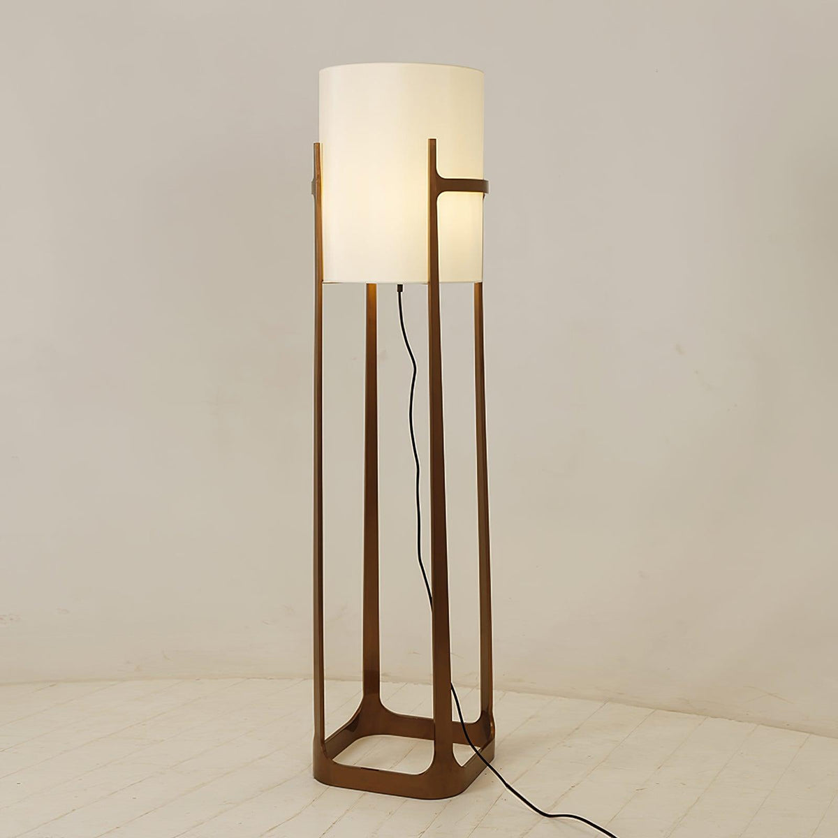 X L 04 Floor Lamp