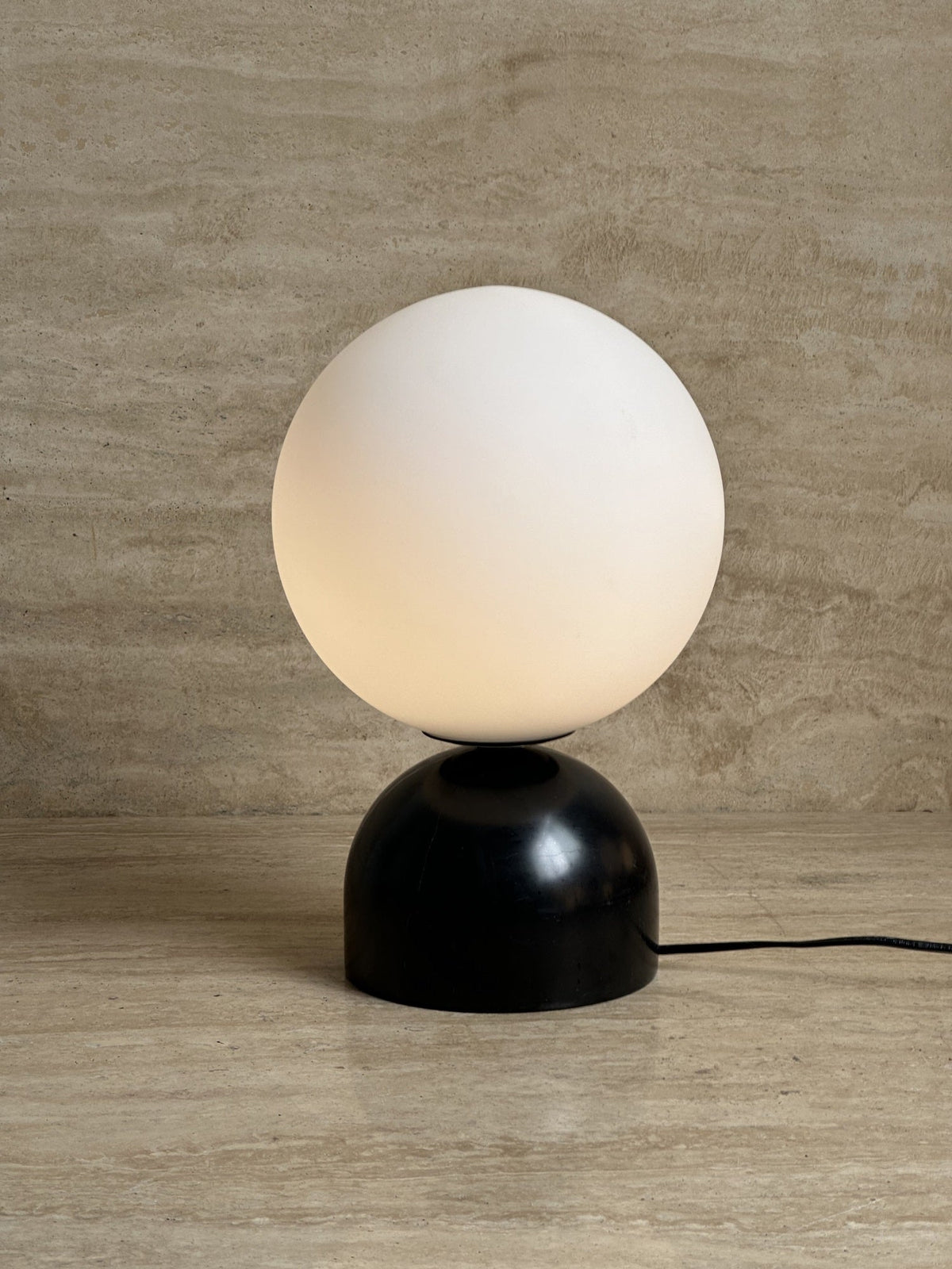 yannick-marble-table-lamp