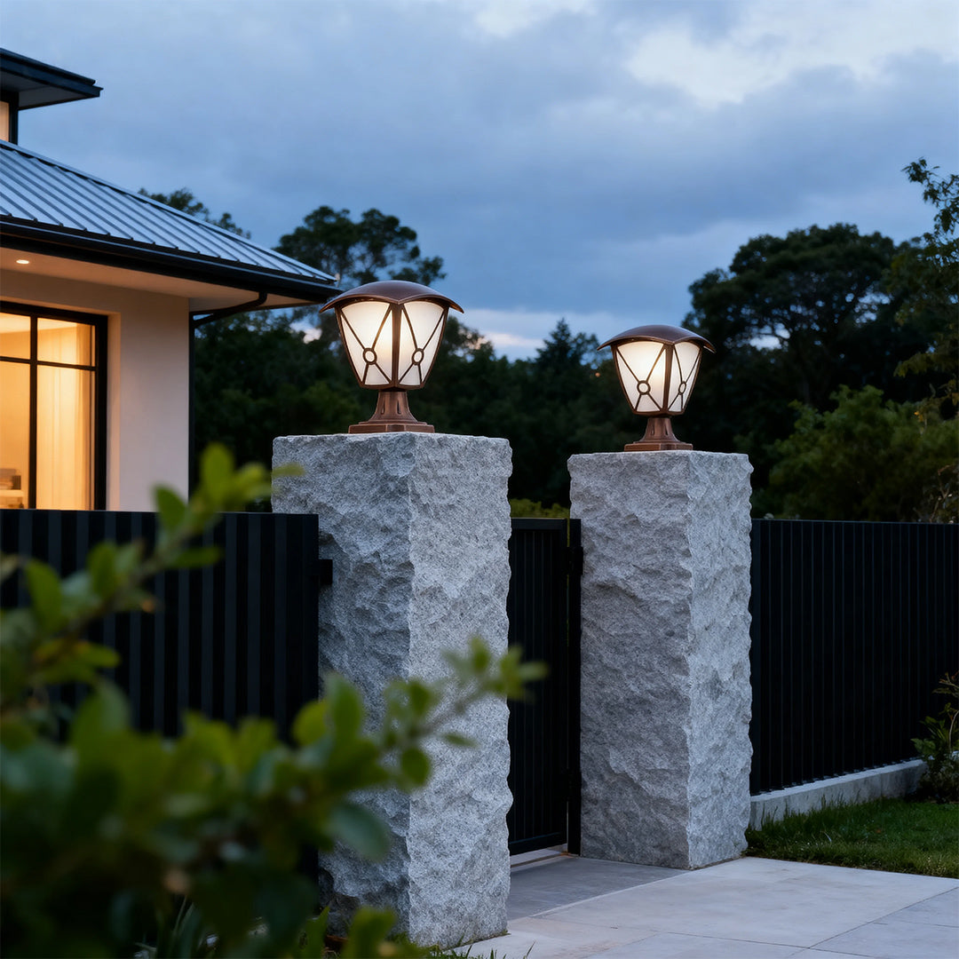 European Aluminum Pillar Light with LED Warm Glow for Garden and Courtyard