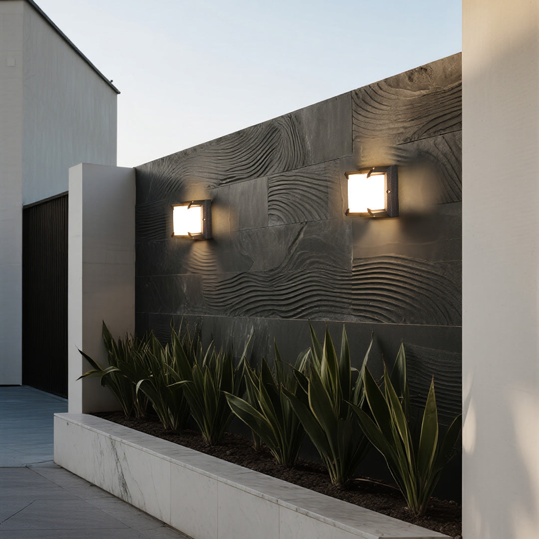 Modern Outdoor Wall Sconce in Black Die-Cast Aluminum