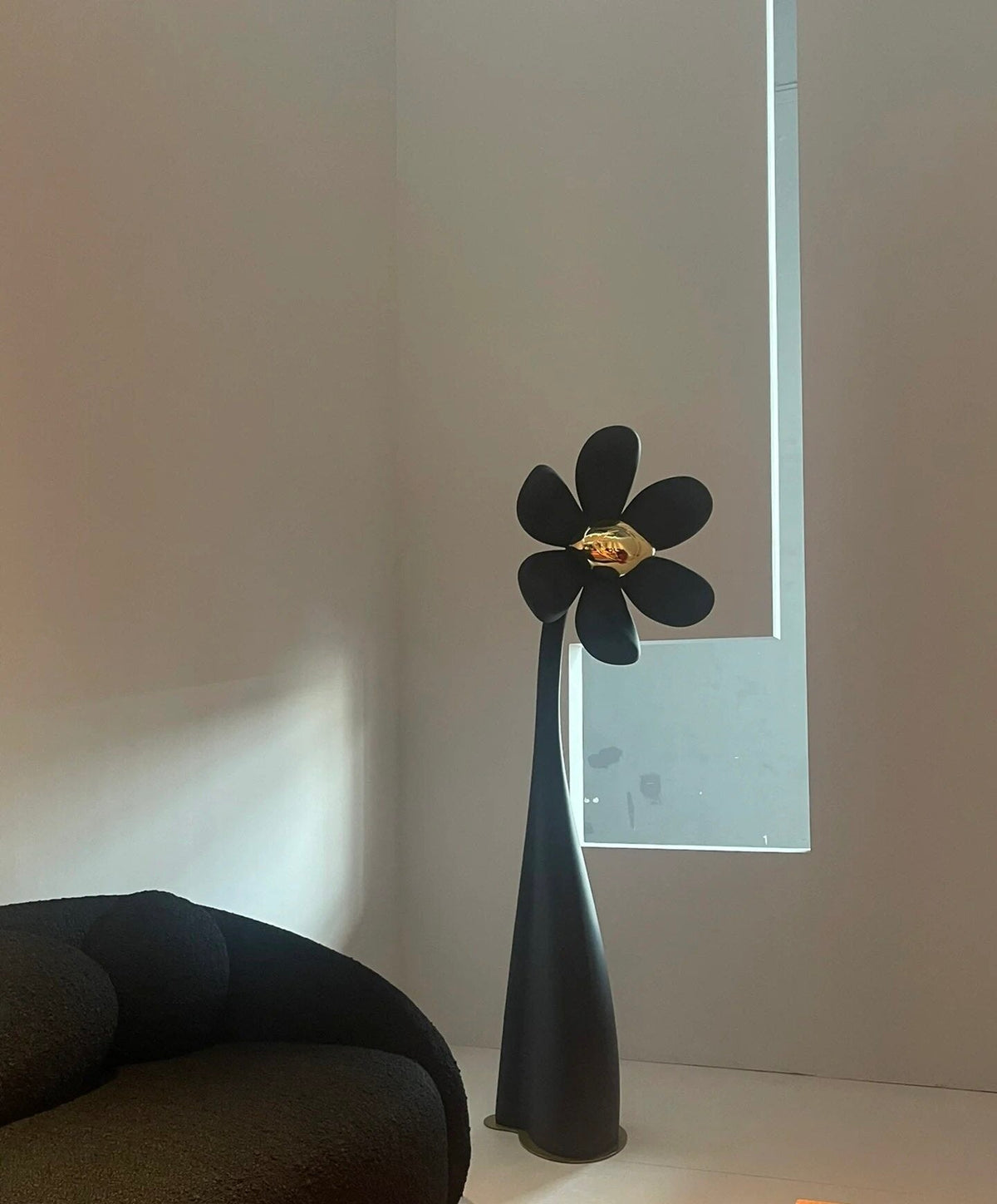 Fleur Sculptural Floor Lamp in Black or Gold – Modern Art Deco Lighting