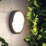 Minimalist Outdoor Wall Sconce in Black – Waterproof LED for Modern Facades