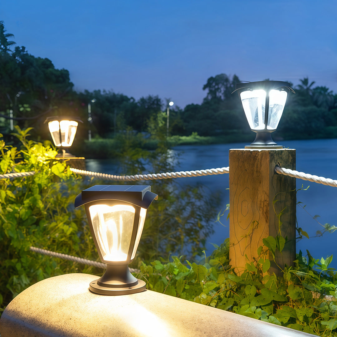 Aurelia Solar Pillar Light in Die-Cast Aluminum for Modern Landscapes