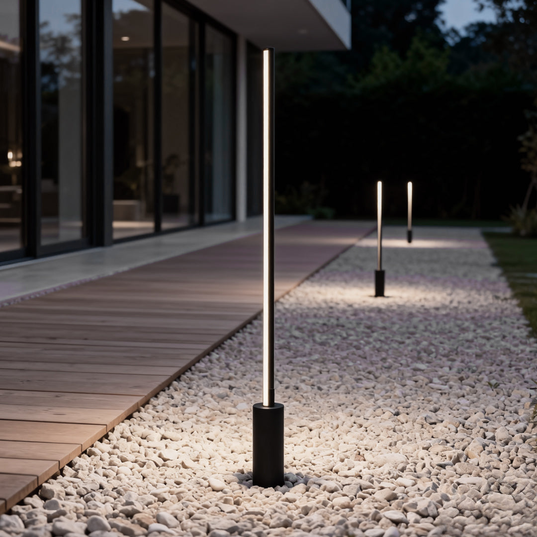 Modern Outdoor LED Floor Lamp – Waterproof Linear Garden Light