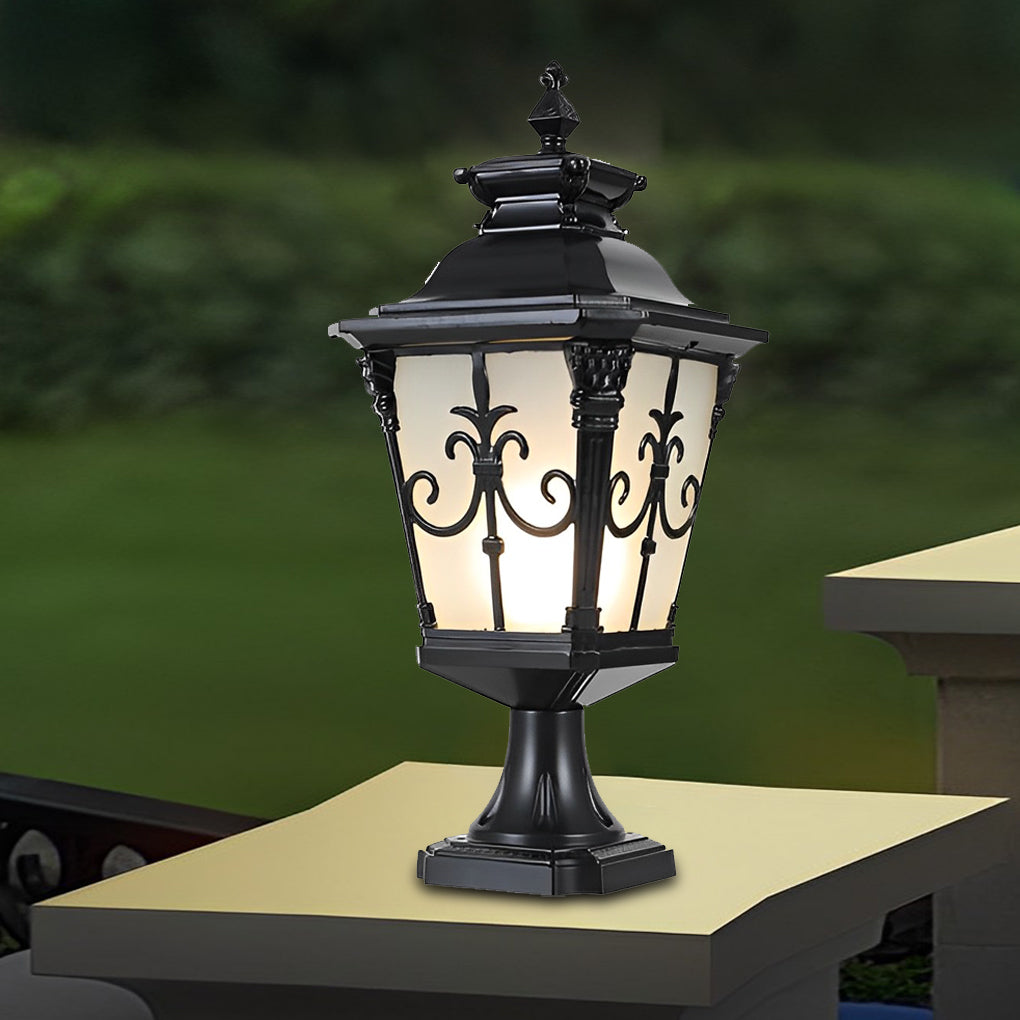 Solar-Powered Retro Post Light in Die-Cast Aluminum for Garden Paths