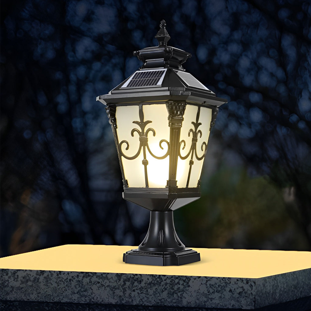 Solar-Powered Retro Post Light in Die-Cast Aluminum for Garden Paths