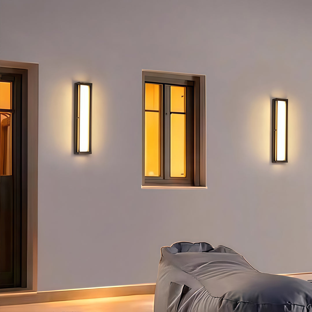 Aria Outdoor Linear LED Wall Light in Die-Cast Aluminum
