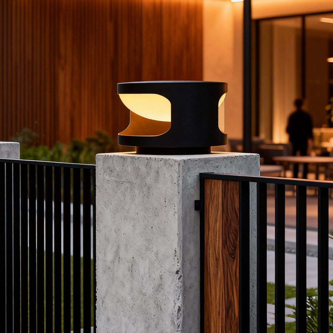 Round Outdoor Pillar Cap Light in Stainless Steel for Courtyard and Fence Posts