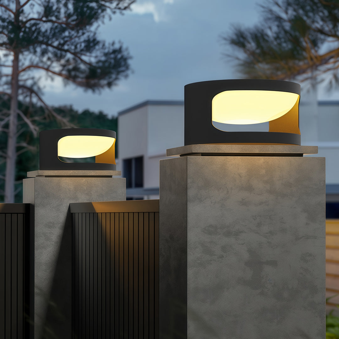 Round Outdoor Pillar Cap Light in Stainless Steel for Courtyard and Fence Posts