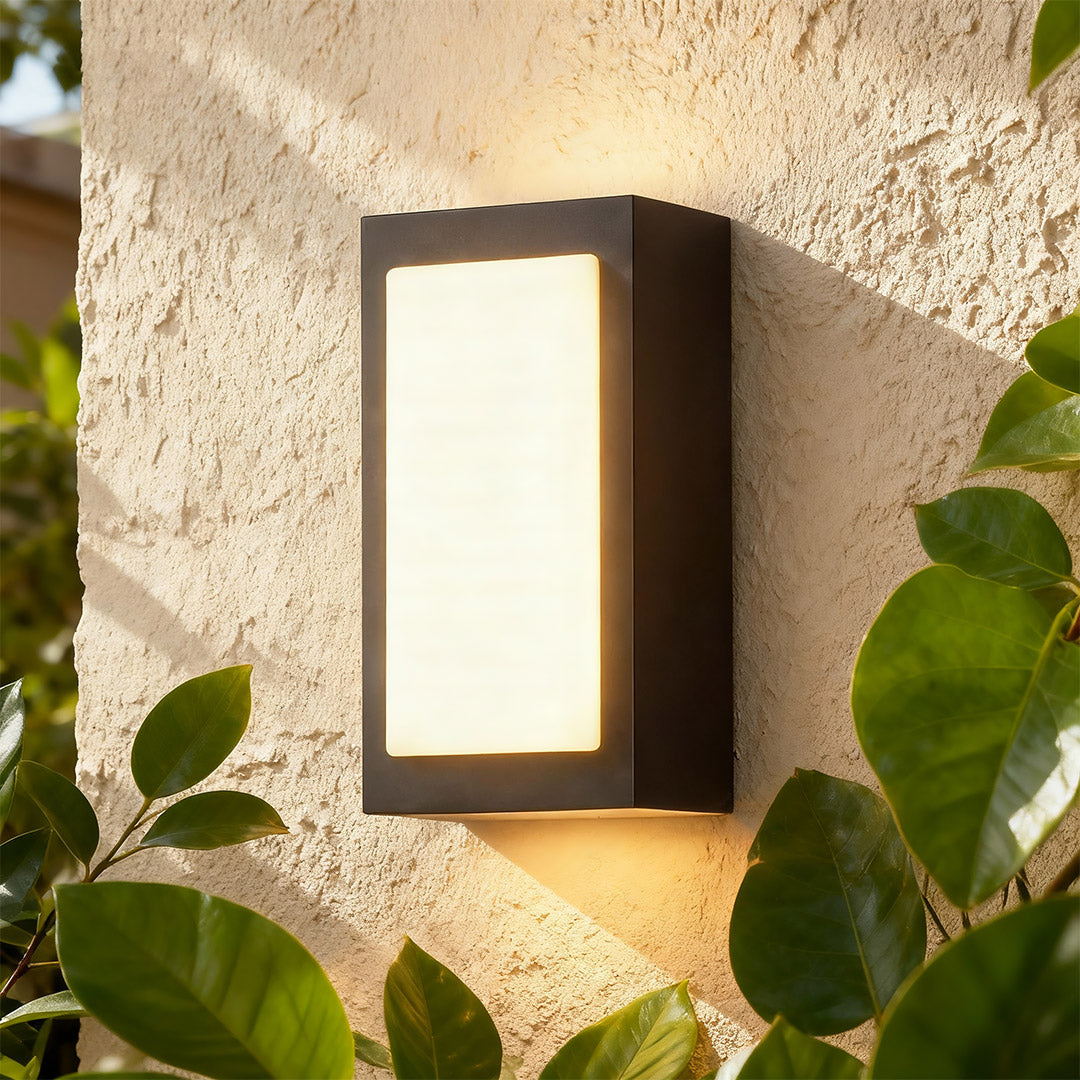 Modern Outdoor Wall Sconce with Integrated LED – Minimalist Black Aluminum Fixture