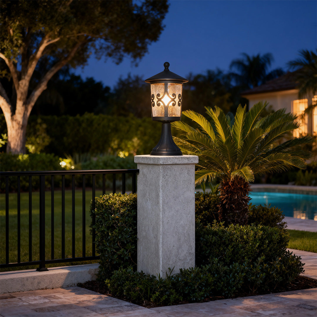 European Aluminum Outdoor Pillar Light with Clear Glass Shade